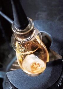 How Crystal Bottles Enhance Fragrance Perception and Consumer Experience